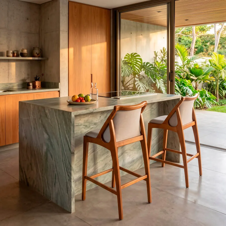 Banqueta Bruna - Madeira Maciça - Imagem 2
