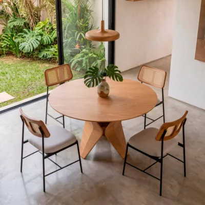 Mesa de Jantar Redonda Tríade em Lâmina de Carvalho Natural